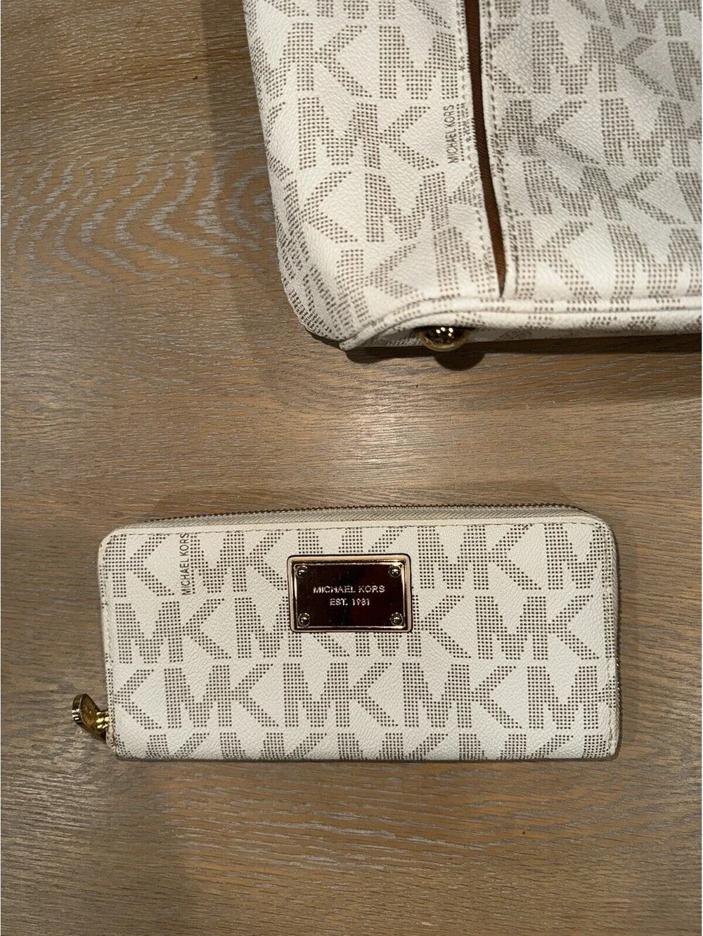 Michael Kors Signature Jet Set Tote in Vanilla w/ Matching Zipper Wallet Pouch